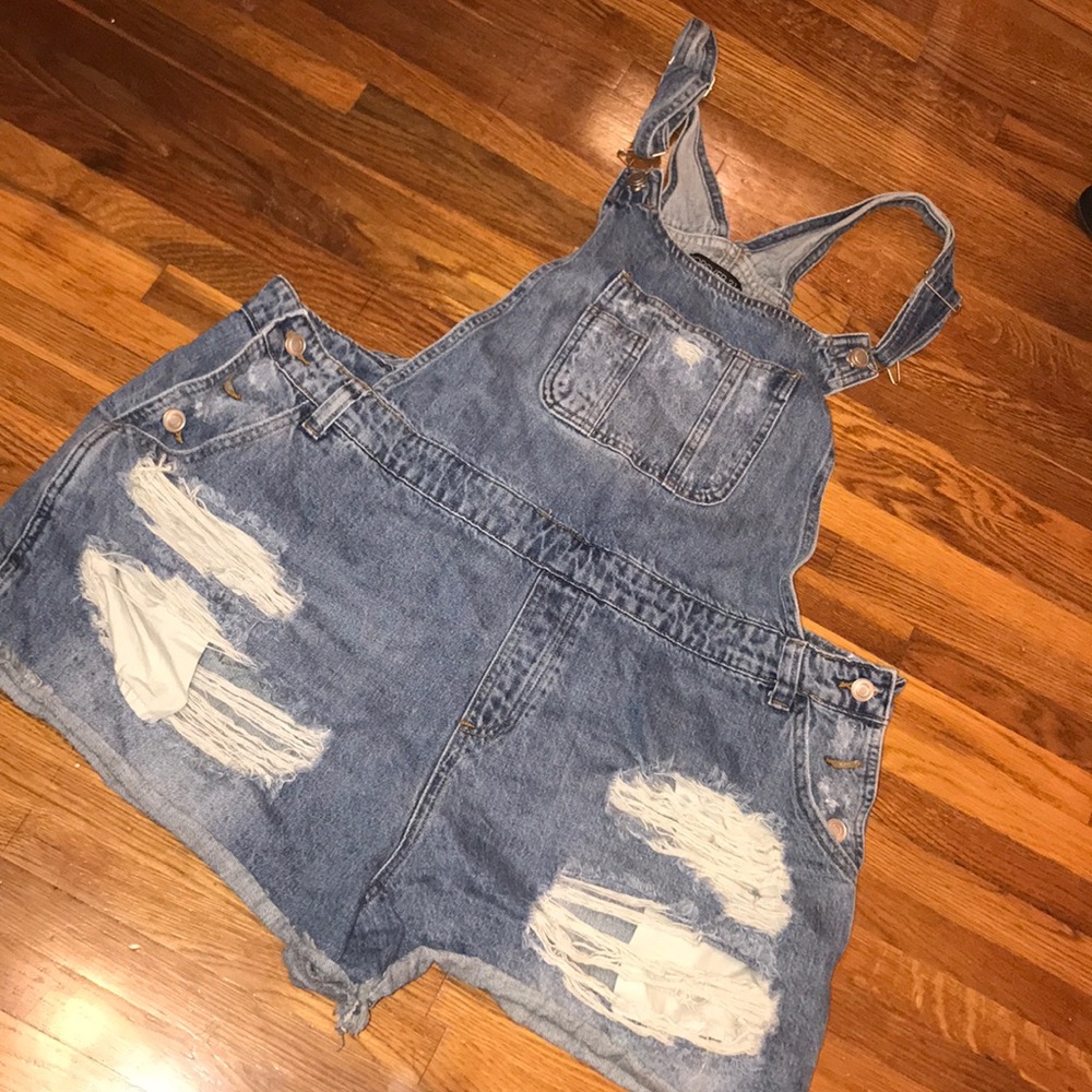 Cute denim jean ripped overalls 💘